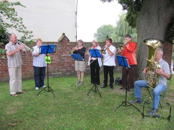 Friedhof - Bl�serkreis aus dem Oderland mit LPW S. Z�hlke