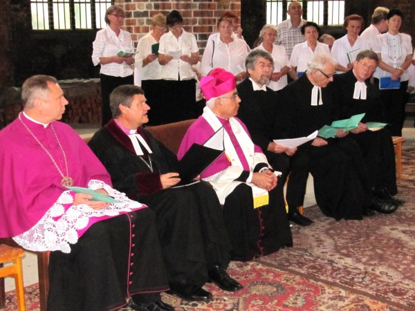 �kum. Gottesdienst - Ks. Ziejewski, Bischof Bogusz, Weihbischof Kruszylowicz, P. Bert Schwarz, Hannover, P. Helmut Strecker, Hannover, Pfarrer Dr. Justus Werdin, Greiffenberg