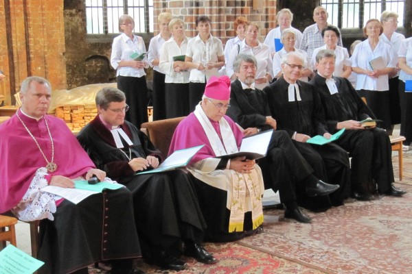 �kum. Gottesdienst - Ks. Ziejewski, Bischof Bogusz, Weihbischof Kruszylowicz, P. Bert Schwarz, Hannover, P. Helmut Strecker, Hannover, Pfarrer Dr. Justus Werdin, Greiffenberg